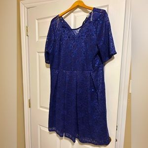 Size 2x ladies sequinned cocktail dress